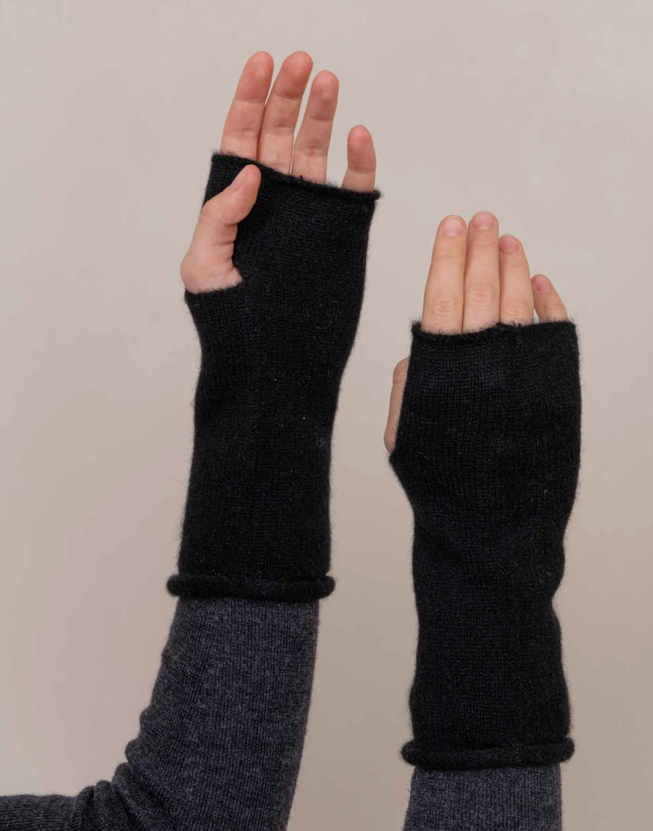 Cashmere Wrist Warmers in Black-Gloves-OATS & RICE-Black-OS-Mercantile Portland