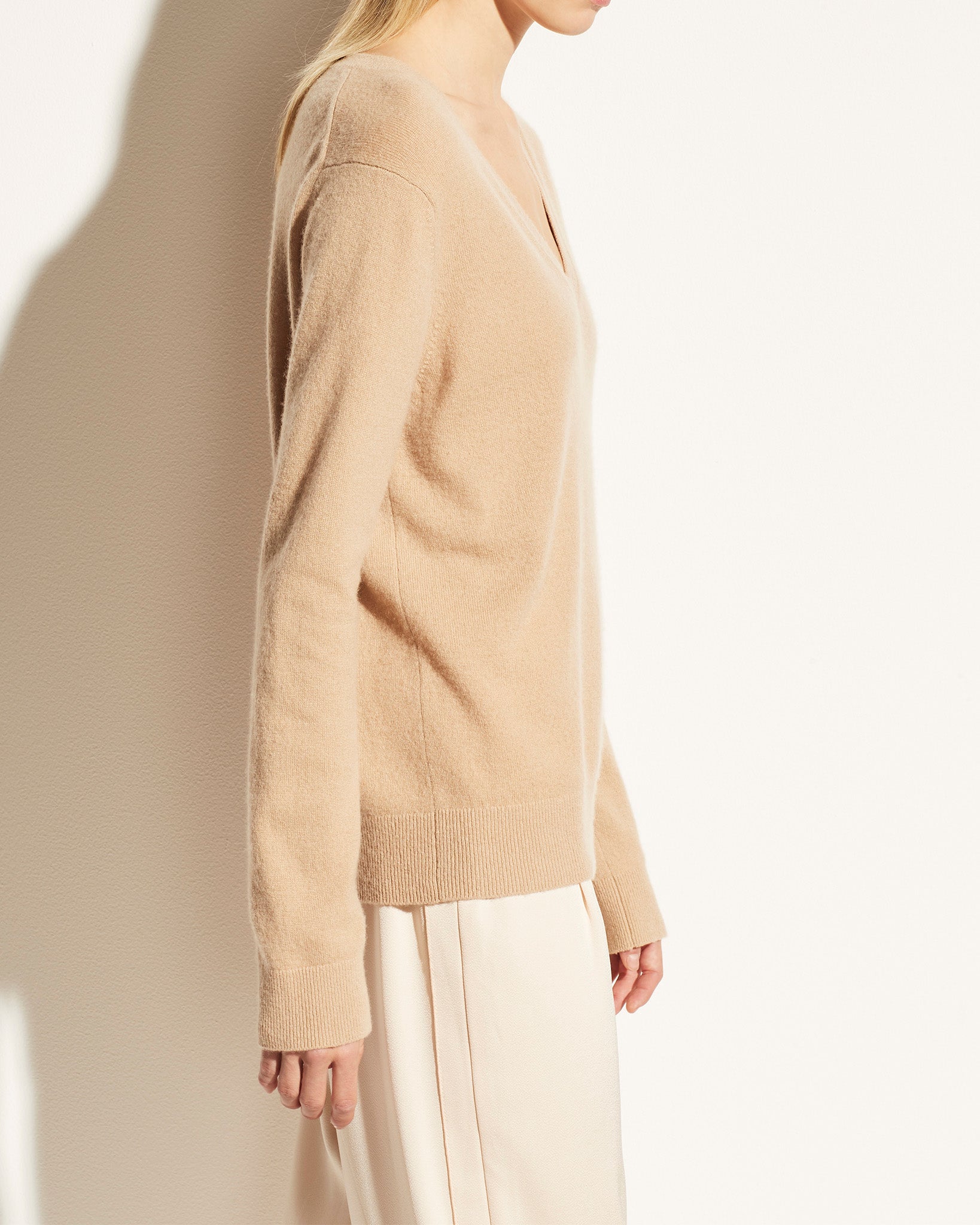 トップス SEA WOOL CASHMERE V-NECK KNIT WEAR Wool and Cashmere Drop-Shoulder V-Neck Sweater in Sweaters