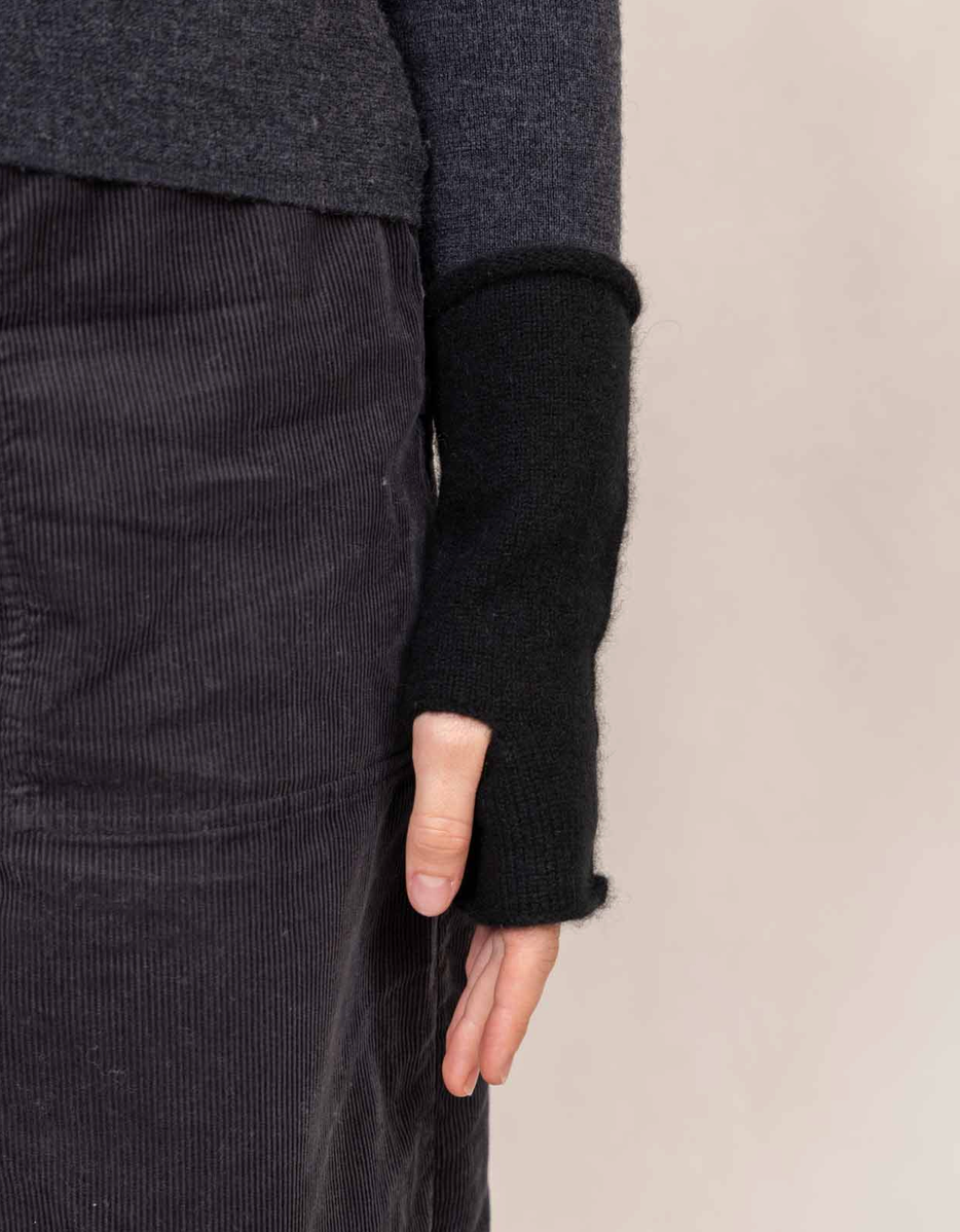 Cashmere Wrist Warmers in Black-Gloves-OATS & RICE-Black-OS-Mercantile Portland