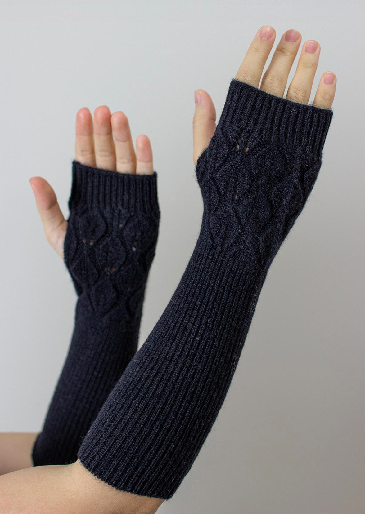 Leaf-Knit Cashmere Fingerless Arm Warmer-Accessories-Oats & Rice-Black-OS-Mercantile Portland