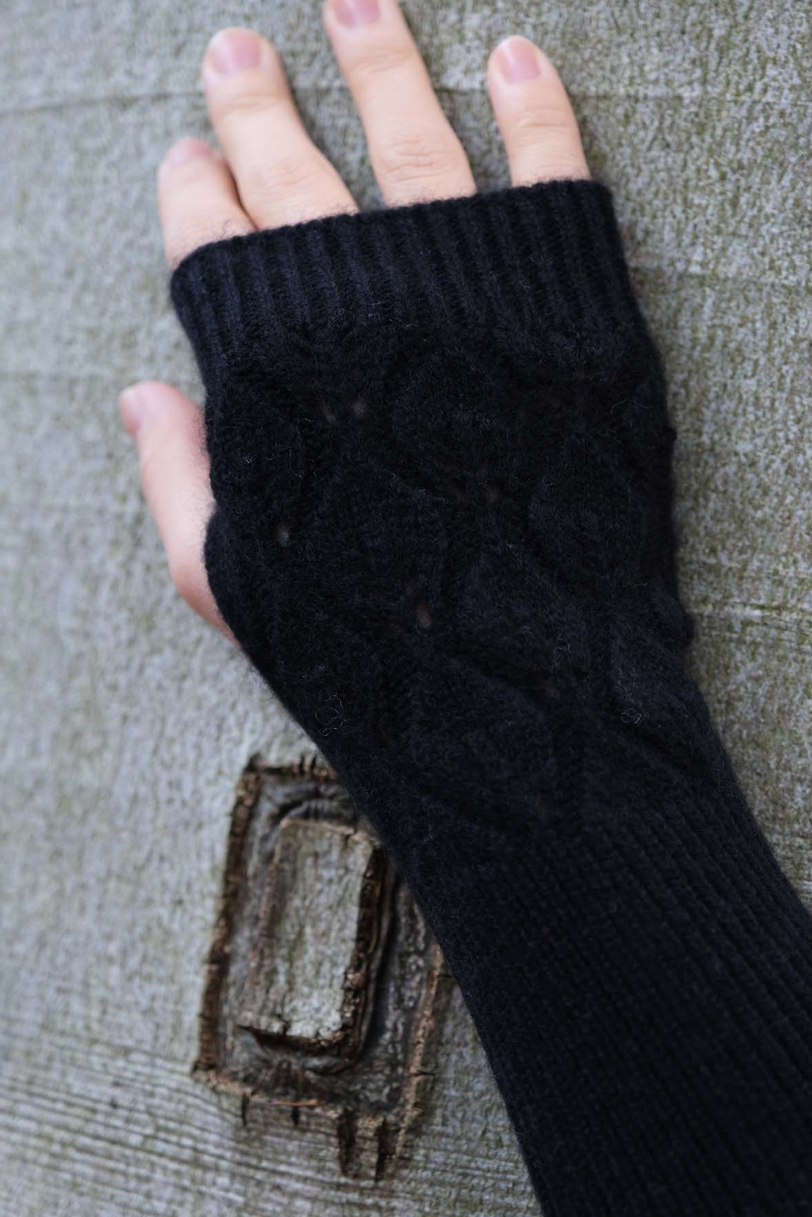 Leaf-Knit Cashmere Fingerless Arm Warmer-Accessories-Oats & Rice-Black-OS-Mercantile Portland